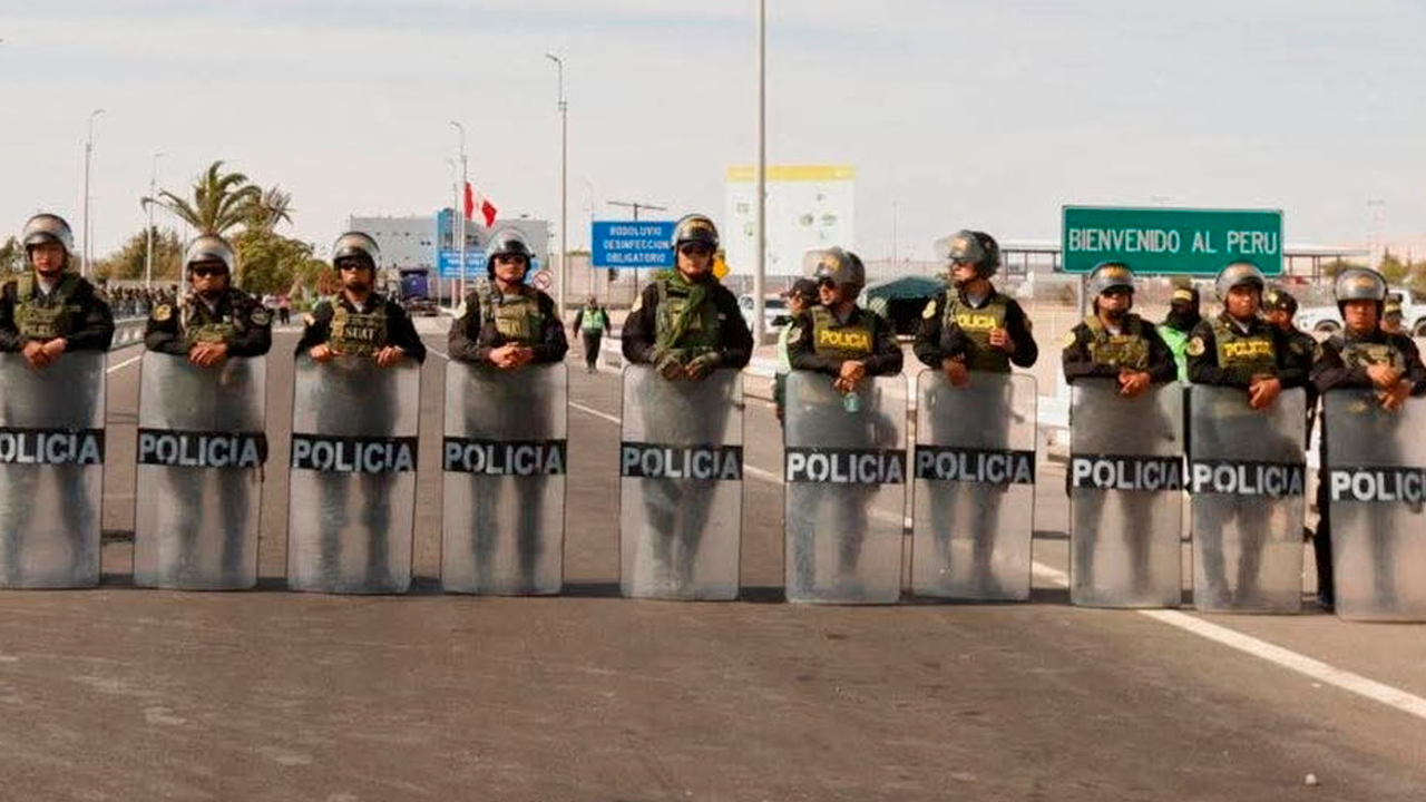 Perú despliega 135 policías en frontera con Chile ante expulsión masiva de migrantes irregulares